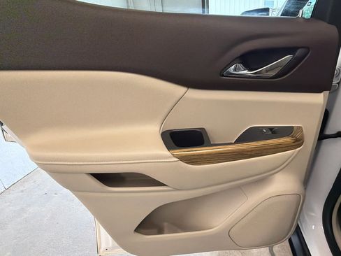 Used 2019 GMC Acadia Denali w/ Technology Package FWD image 22