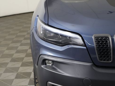 Used 2019 Jeep Cherokee Trailhawk w/ Cold Weather Group image 11