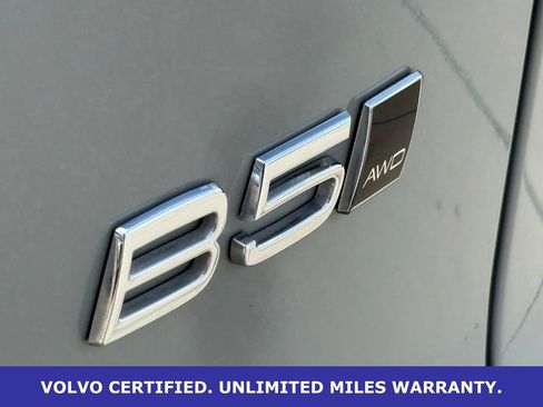 Certified 2025 Volvo XC40 B5 Plus AWD/4WD image 8