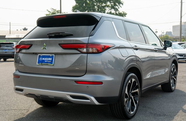 Used 2023 Mitsubishi Outlander SE AWD/4WD image 6