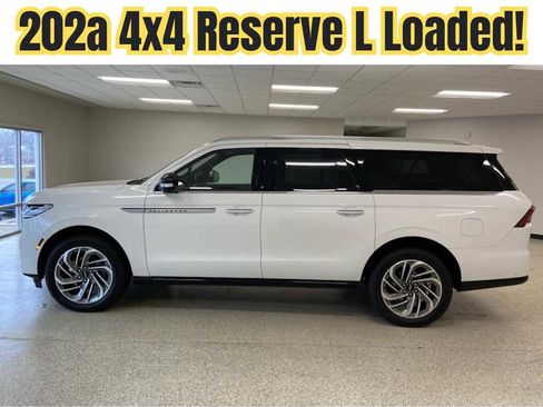 Used 2025 Lincoln Navigator L Reserve image 1