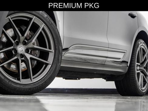 Used 2023 Porsche Macan Turbo AWD/4WD image 3