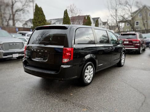 Used 2019 Dodge Grand Caravan SE w/ UConnect Hands-Free Group FWD image 8