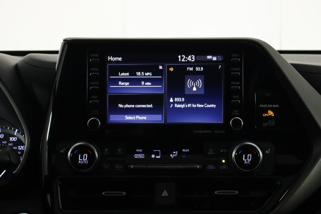 Used 2021 Toyota Highlander XLE FWD image 29