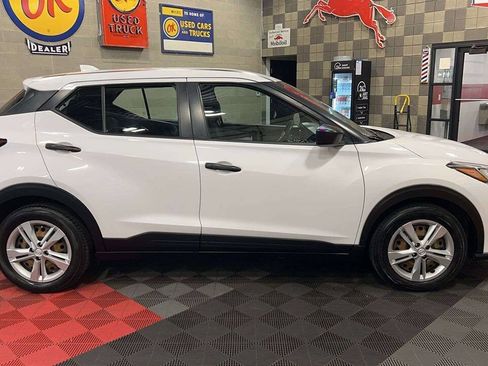 Used 2021 Nissan Kicks S FWD image 9