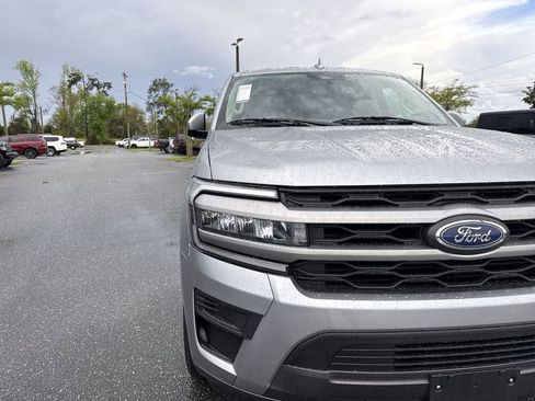 Used 2024 Ford Expedition Max XLT image 9