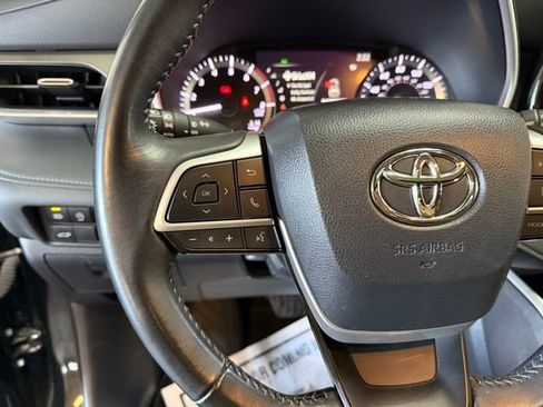 Used 2023 Toyota Highlander L image 18