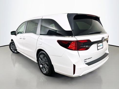 New 2026 Honda Odyssey Touring image 5