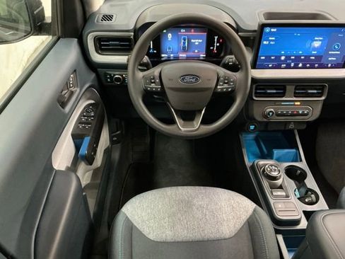 Used 2025 Ford Maverick XLT image 12