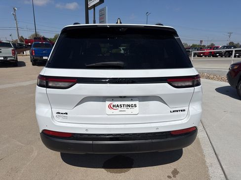 Used 2023 Jeep Grand Cherokee Limited w/ Luxury Tech Group II AWD/4WD image 4