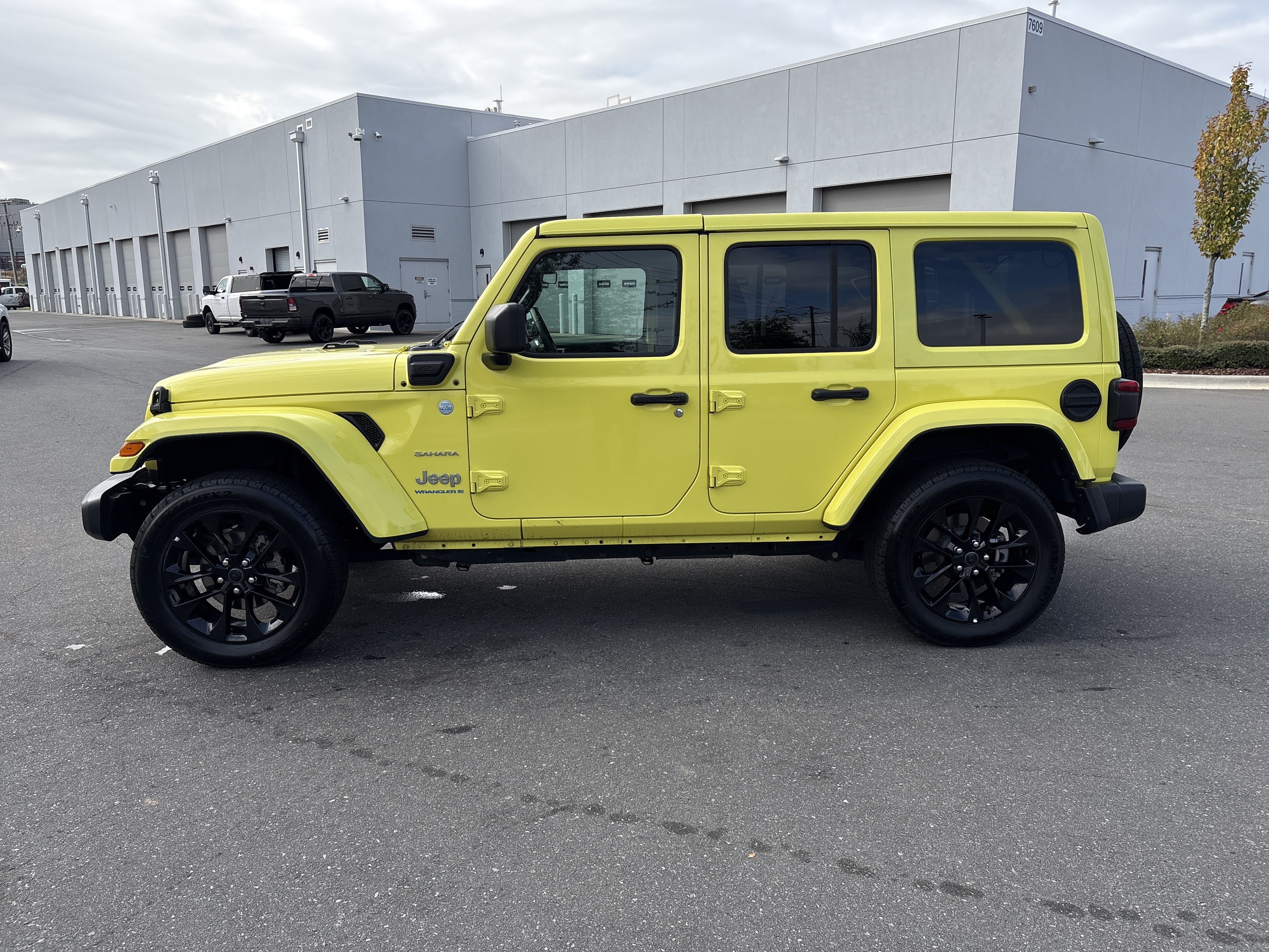 Used 2024 Jeep Wrangler Unlimited Sahara AWD/4WD image 6