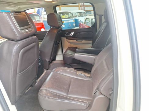 Used 2011 Cadillac Escalade ESV Platinum AWD/4WD image 12