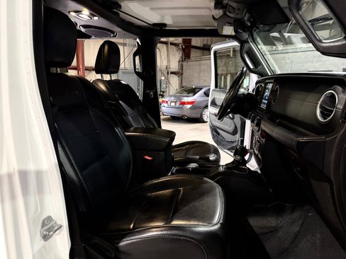 Used 2020 Jeep Gladiator Overland image 26