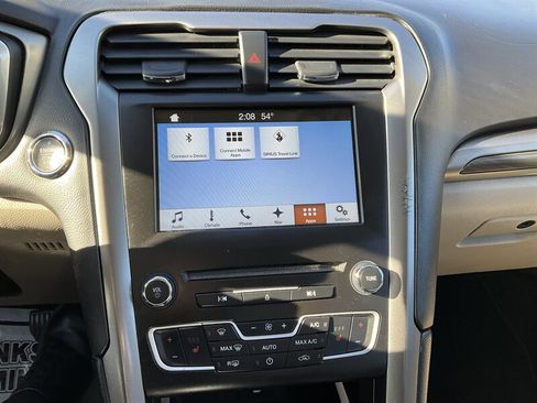 Used 2017 Ford Fusion SE w/ Fusion SE Technology Package image 20