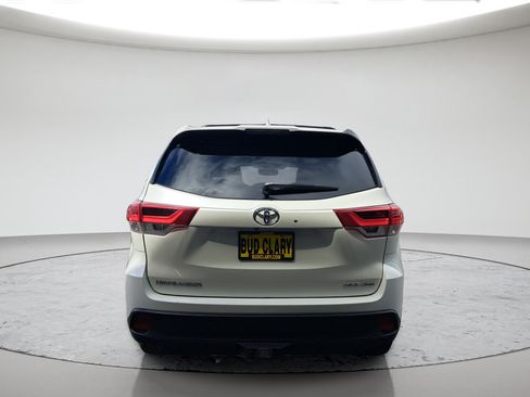 Used 2017 Toyota Highlander XLE AWD/4WD image 4