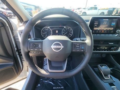 Certified 2025 Nissan Rogue SV w/ SV Premium Package image 11
