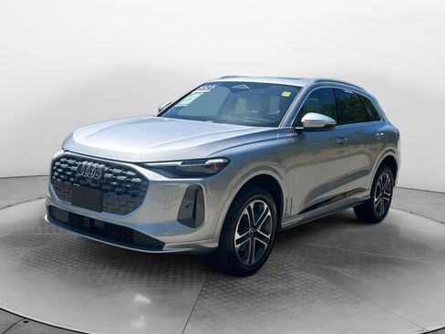 Certified 2025 Audi Q5 Premium Plus w/ Premium Plus AWD/4WD image 3