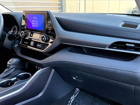 Used 2024 Toyota Highlander LE image 24