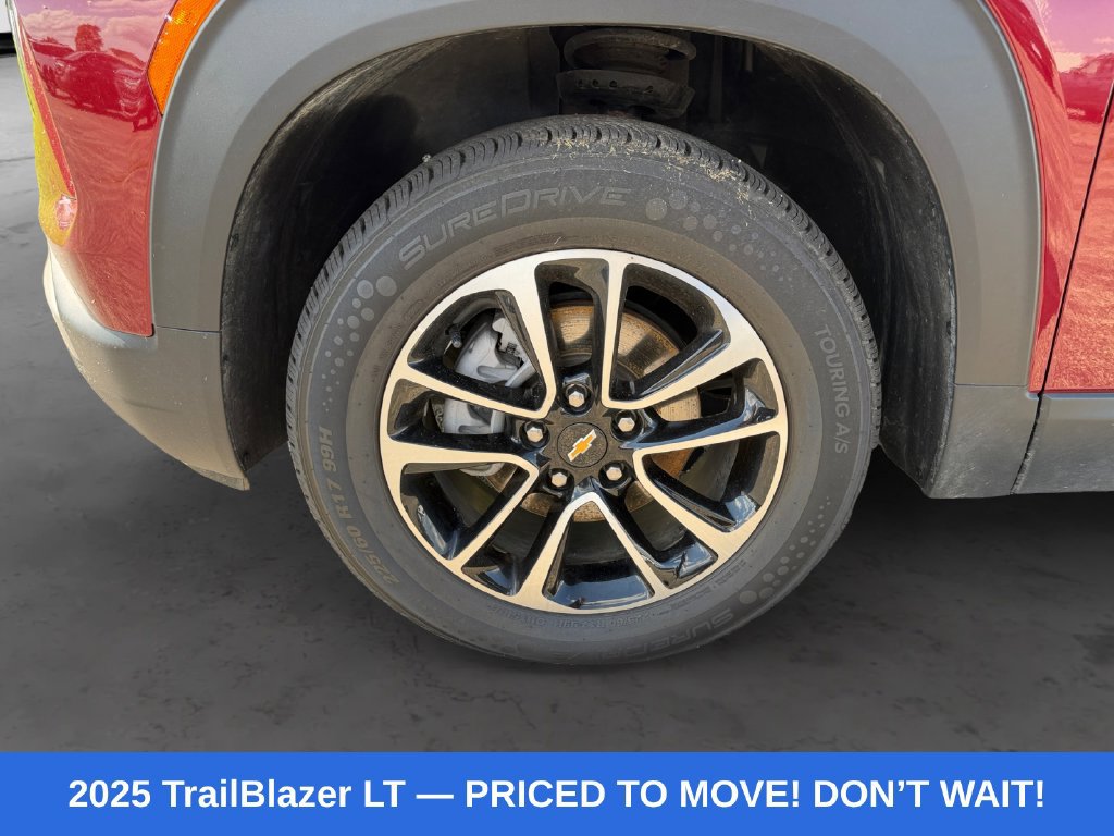 Used 2025 Chevrolet TrailBlazer LT AWD/4WD image 15