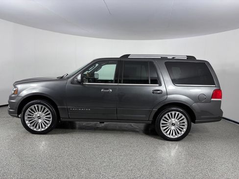 Used 2015 Lincoln Navigator 4WD image 3