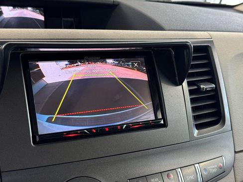 Used 2011 Toyota Sienna XLE FWD image 26