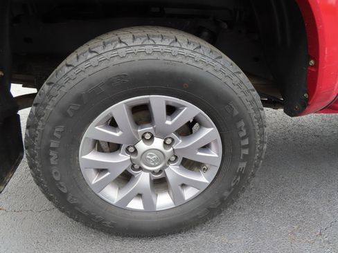 Used 2019 Toyota Tacoma SR5 image 19