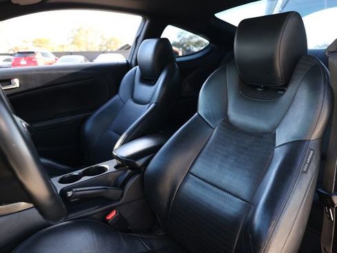 Used 2013 Hyundai Genesis 3.8 image 6