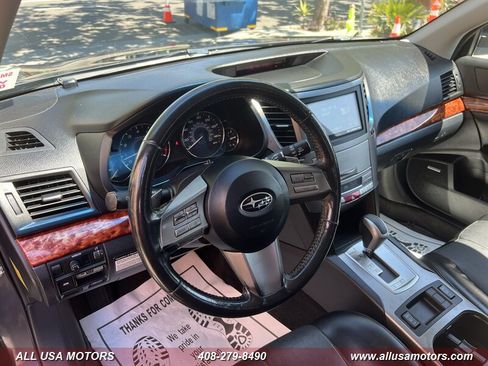 Used 2010 Subaru Outback 2.5i Limited AWD/4WD image 18