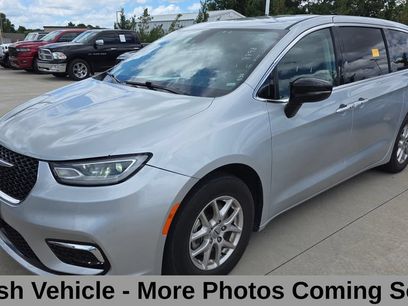 Used 2024 Chrysler Pacifica Touring-L
