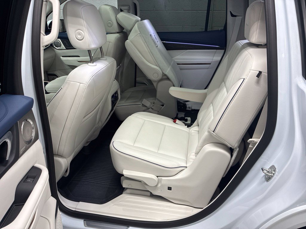 Used 2026 Buick Enclave Avenir w/ Super Cruise Package AWD/4WD image 38