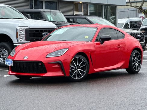 Used 2023 Toyota GR86 Base w/ ALL Weather Mat Package (TMS) image 2