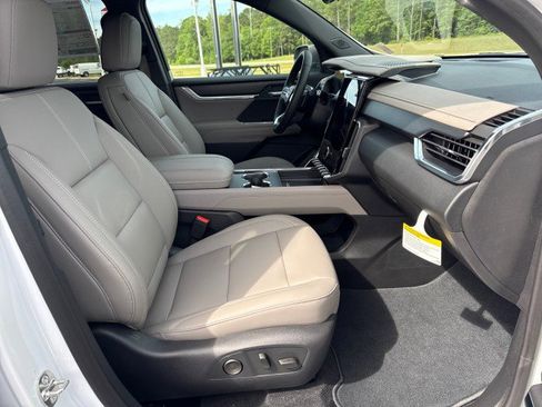 New 2026 GMC Acadia Elevation FWD image 9