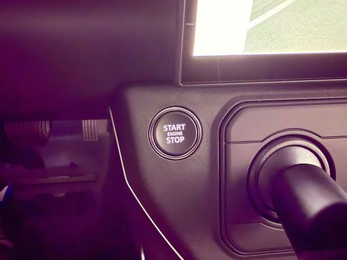 New 2026 Land Rover Defender 110 X-Dynamic SE AWD/4WD image 15
