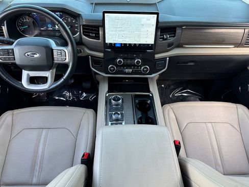 Used 2024 Ford Expedition Limited image 16