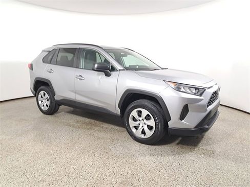 Used 2020 Toyota RAV4 LE image 4
