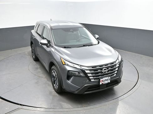 Used 2025 Nissan Rogue SV image 25