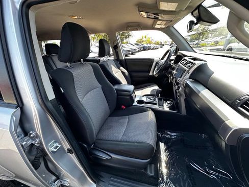Used 2020 Toyota 4Runner SR5 AWD/4WD image 12