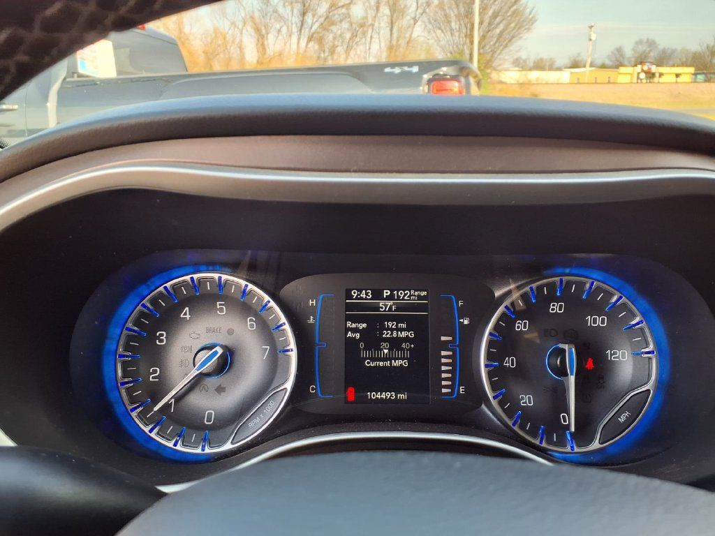 Used 2022 Chrysler Voyager LX FWD image 12