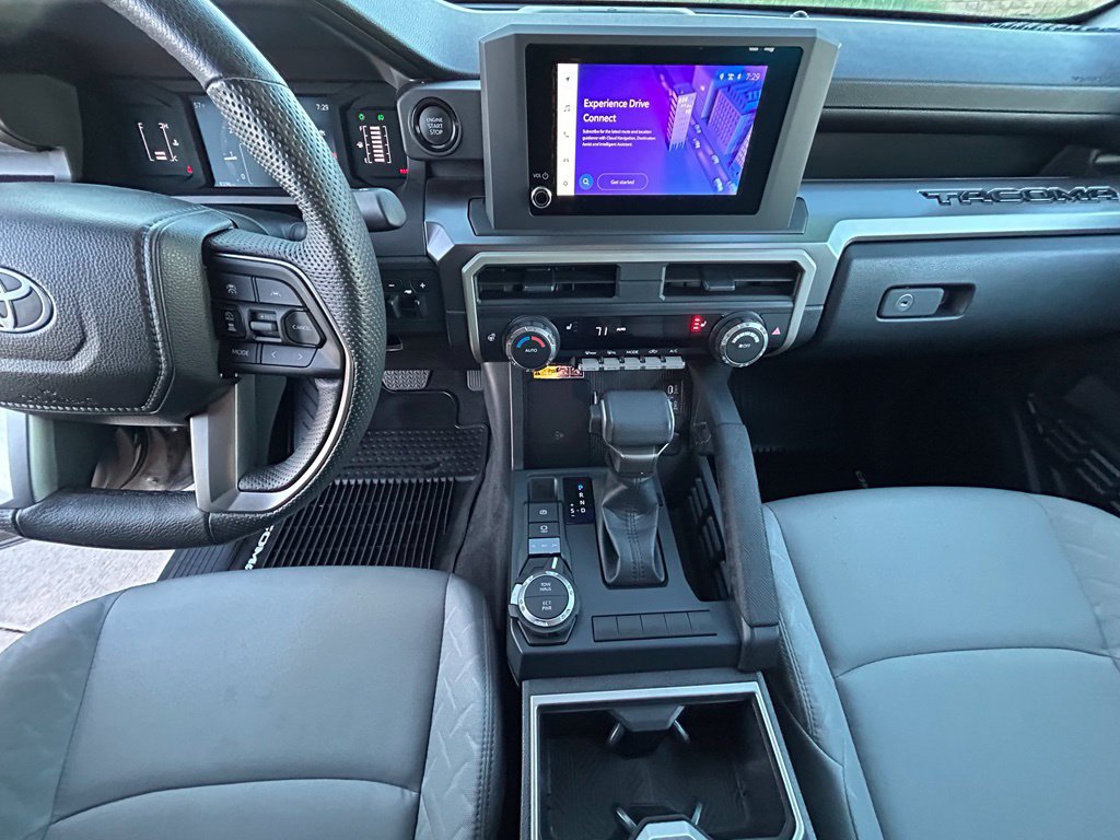 Used 2025 Toyota Tacoma SR5 AWD/4WD image 16