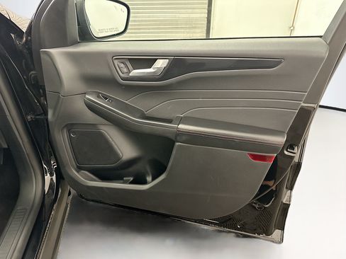 Used 2025 Ford Escape ST-Line Select AWD/4WD image 33