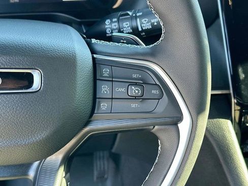 New 2025 Jeep Grand Cherokee Altitude AWD/4WD image 27