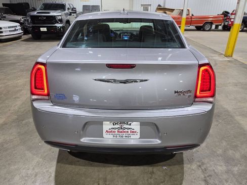 Used 2018 Chrysler 300 S w/ Safetytec Plus Group RWD image 10