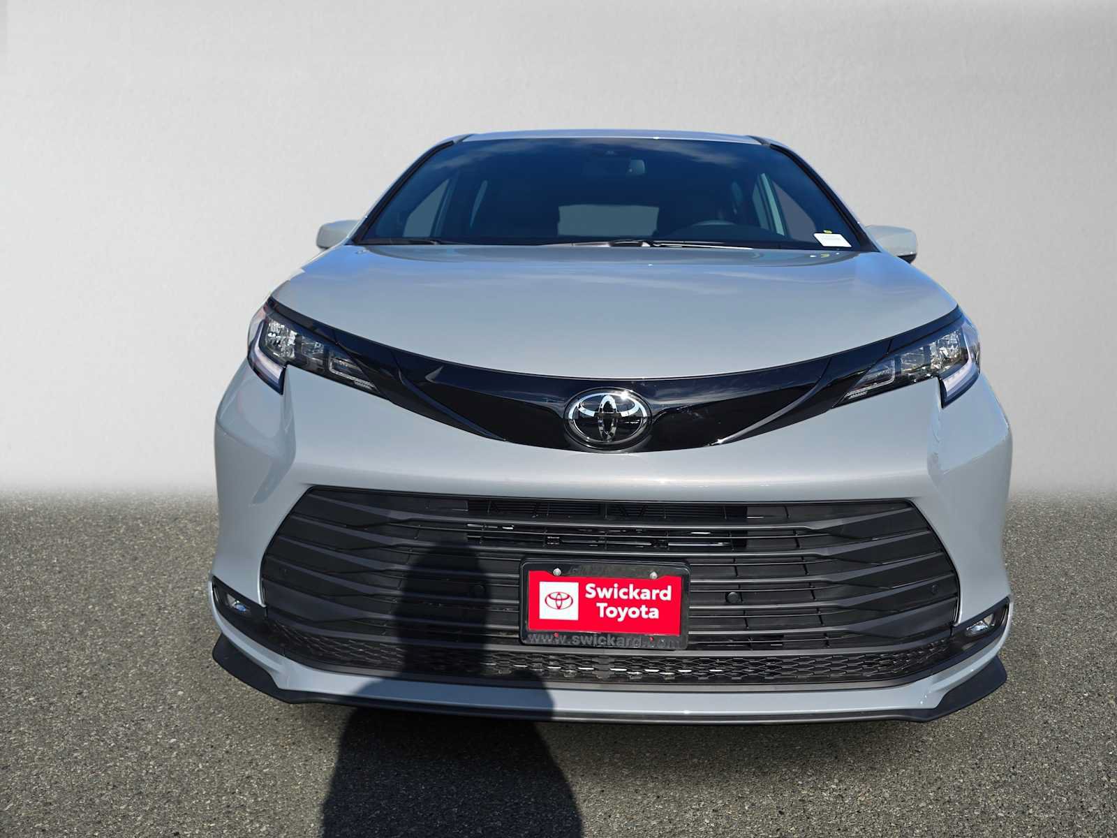 New 2026 Toyota Sienna XLE Woodland Edition AWD/4WD image 8