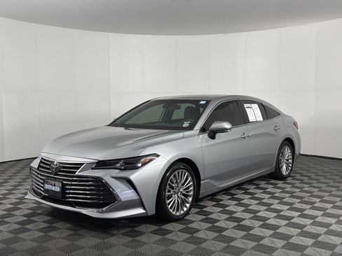 Used 2019 Toyota Avalon Limited w/ Advanced Safety Package FWD image 3
