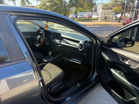 Used 2019 Kia Forte LXS image 13