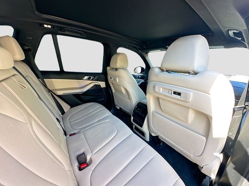 Used 2022 BMW X5 sDrive40i w/ Parking Assistance Package image 31