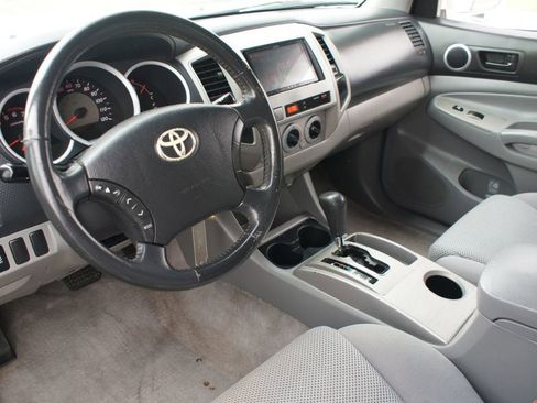 Used 2011 Toyota Tacoma PreRunner image 10