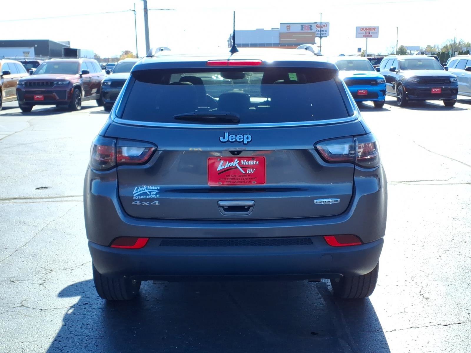 Used 2023 Jeep Compass Latitude w/ Sun and Sound Group AWD/4WD image 5