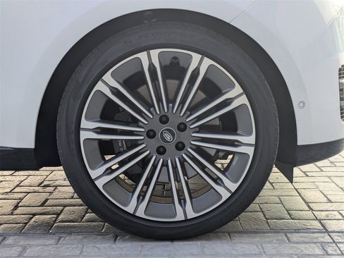 Used 2024 Land Rover Range Rover SE image 11