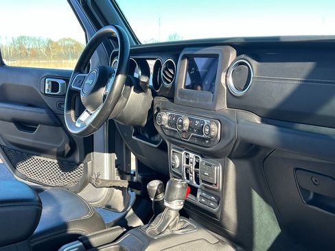 Used 2020 Jeep Wrangler Unlimited Sahara w/ Cold Weather Group image 31